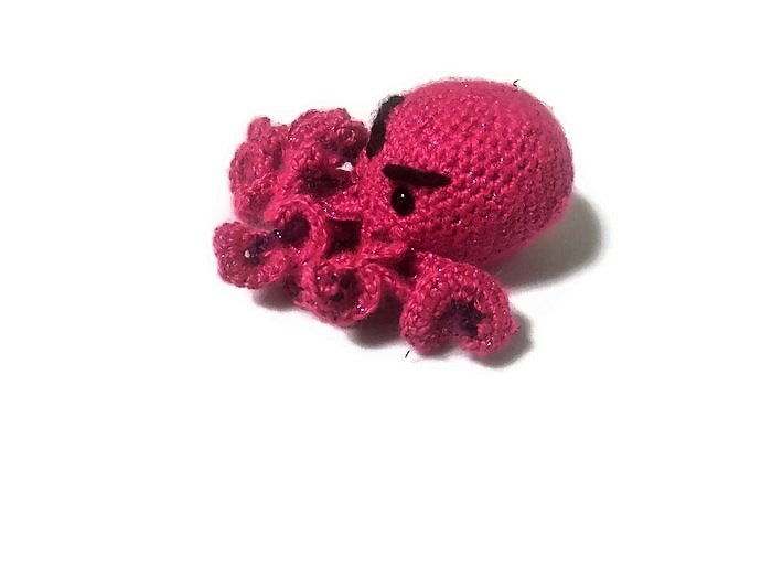 Mini Angry Cthulhu Amigurumi in Sparkly Pink - Stitchy Frood